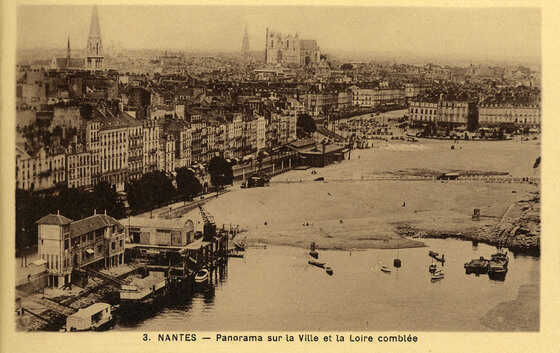 Panorama sur la ville et la Loire comblée