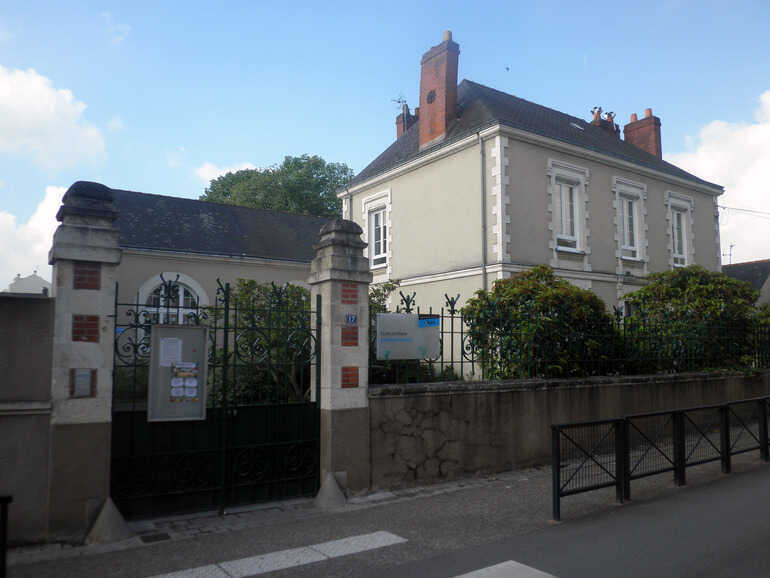 Entrée de l'école primaire Ampère, 17 rue Ampère