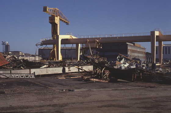 Grue Titan lors de la démolition des chantiers Dubigeon