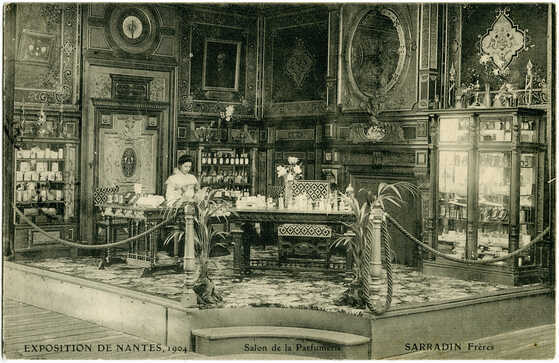 Stand la parfumerie Sarradin au Salon de la Parfumerie lors de l’exposition de Nantes de 1904