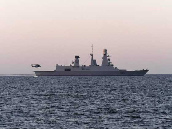 La frégate Chevalier Paul dans la mer d’Arabie