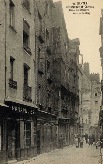 Un magasin de parapluies, rue de la Bâclerie