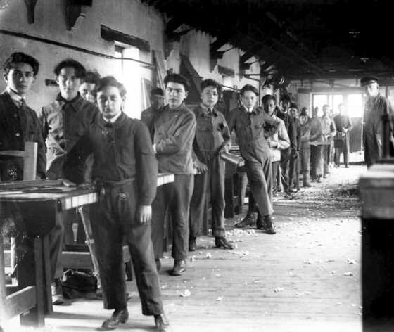 Atelier de menuiserie de l'école pratique de commerce et d'industrie du boulevard de Launay
