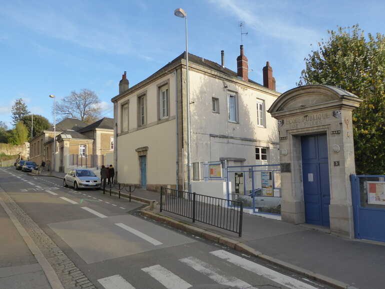 Entrée de l'école primaire André-Lermite, rue Évariste-Luminais
