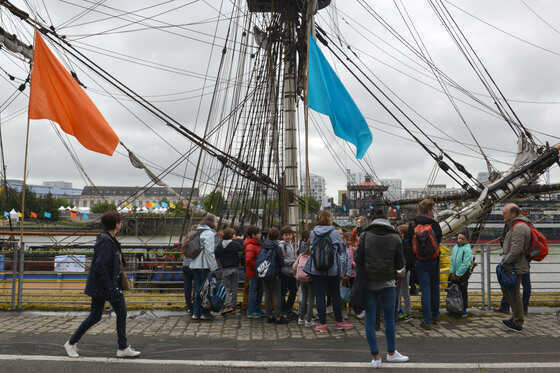 Visite du Belem par un matelot, membre de l'équipage.