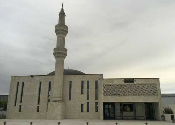 Façade principale de la mosquée Osmanli de Nantes