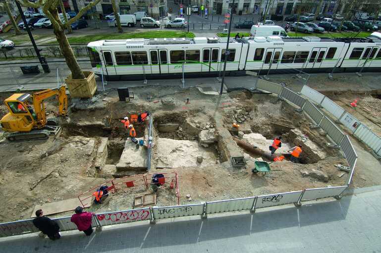 Fouilles archéologiques préventives, place du Bouffay / allée de la Tremperie