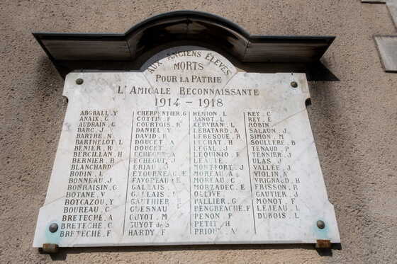 Plaque commémorative de la Première Guerre mondiale de l’école primaire Alphonse Braud