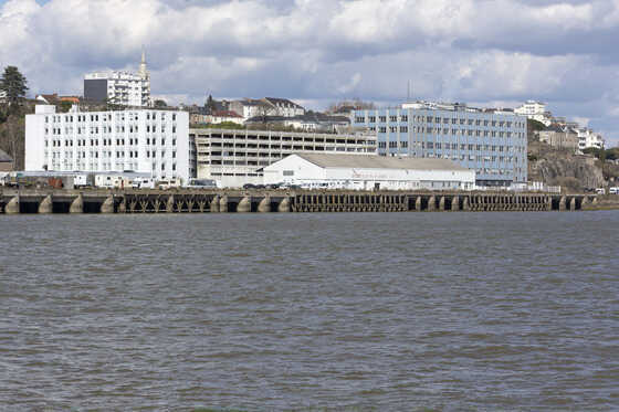 Vue de la Loire du parking à silos sur le quai Saint-Louis
