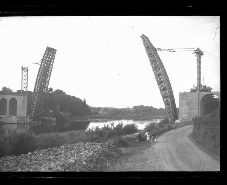Pont de la Jonelière, descente des cintres en bois pour sa reconstruction
