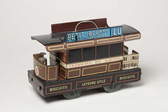 Boîte à biscuits en forme de tramway