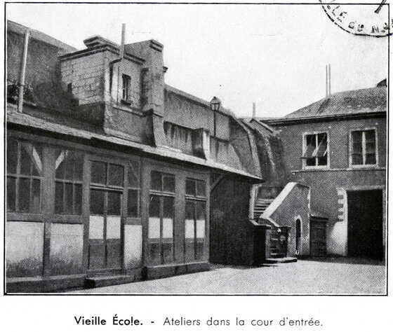 Vue de la cour et des ateliers de l’école professionnelle communale installés dans l’actuelle rue Arsène-Leloup
