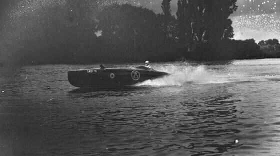 Racer « Sadi VI », en pleine vitesse à Herblay