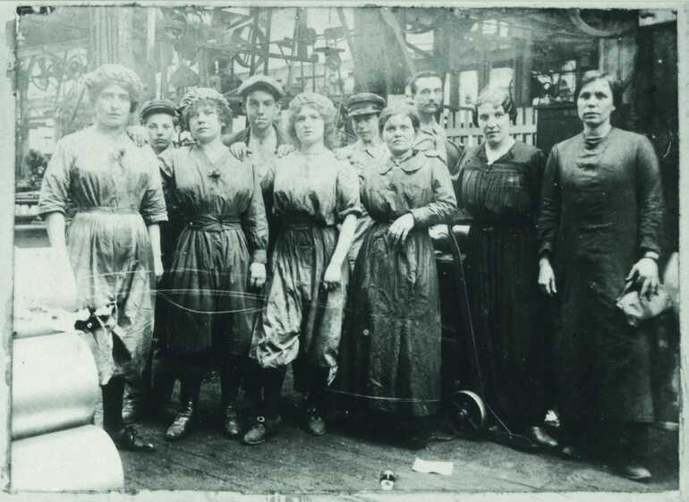 Tournage des obus de 155 par les femmes à l'usine Libaudière et Maufra
