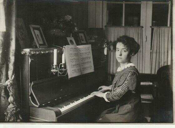 Portrait de Marguerite Rouvière à Paris en 1910