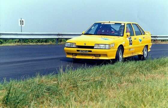 Vue de la Ford Capri de Marcel Grué lors de la course du Mont Doré en 1989