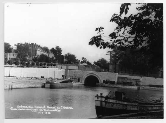 Entrée du canal de l'Erdre sous les cours, quai Ceineray