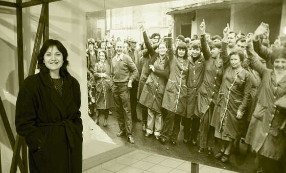 Hélène Cayeux lors de l'exposition  <i> Images de boîtes </i> 