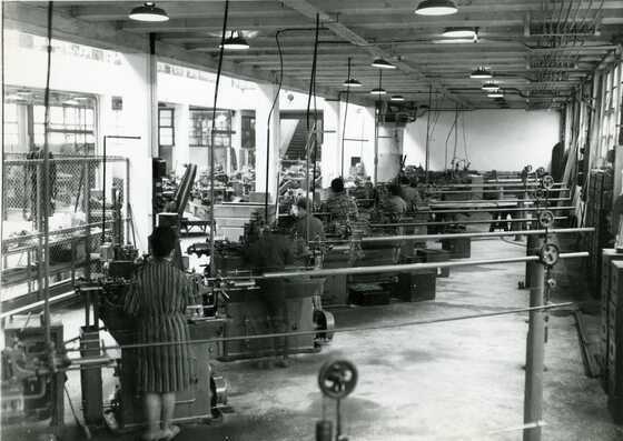  Femmes travaillant dans un atelier des ACB