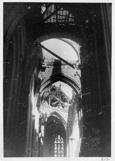 La cathédrale en partie détruite par les bombardements