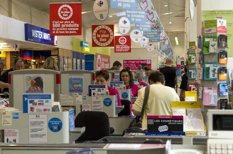 Caissières d'un hypermarché Carrefour