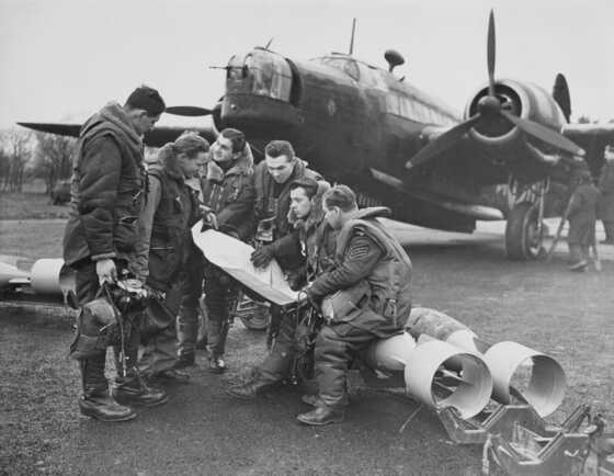 Équipage tchécoslovaque d’un bombardier de la Royal Air Force Bomber Command