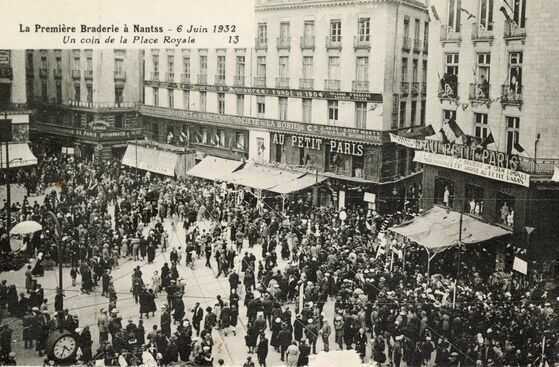 Première braderie à Nantes le 6 juin 1932 : place Royale