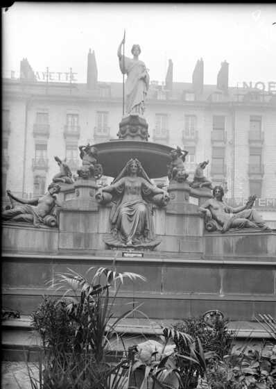 Détail de la fontaine de la place Royale