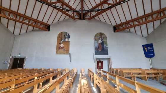 Les fresques accrochées à l’église Saint-Médard de Doulon