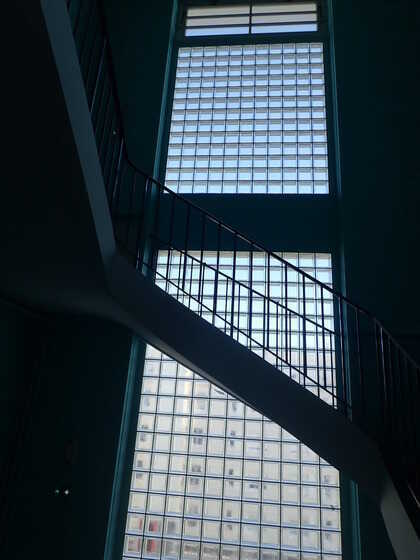 Détail des baies de l’escalier de l’école élémentaire du Plessis-Cellier