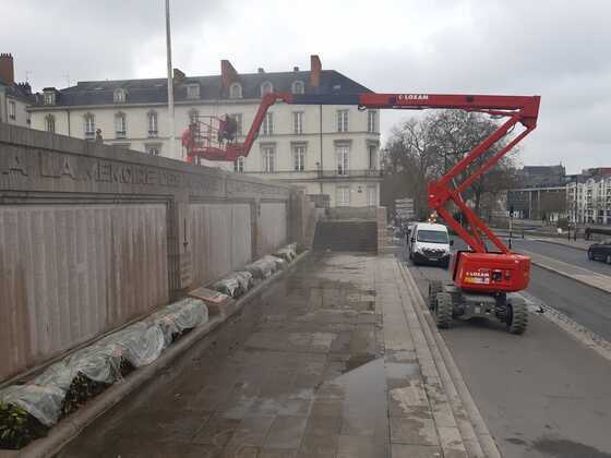 Nettoyage des tables mémoriales, le 26 mars 2025