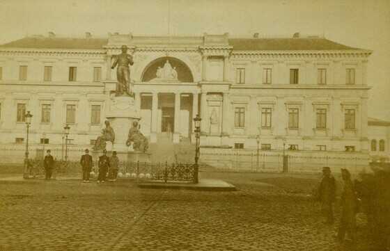 Vue du monument à Adolphe Billault