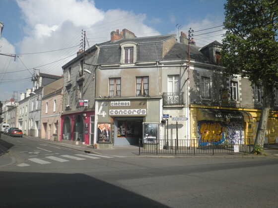 Façade de la salle de cinéma Le Concorde