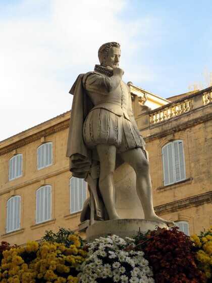 Statue d’Adam de Craponne, face à la mairie de Salon-de-Provence