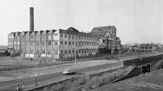 Vue générale depuis le nord-est des vestiges de l'usine de la raffinerie de Chantenay
