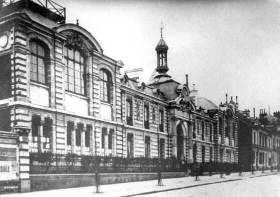 Façade sur le boulevard de Launay des nouveaux bâtiments de l’école professionnelle municipale
