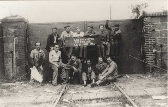 Groupe d’ouvriers pendant l’occupation de l'usine des Batignolles, 10 juin 1936