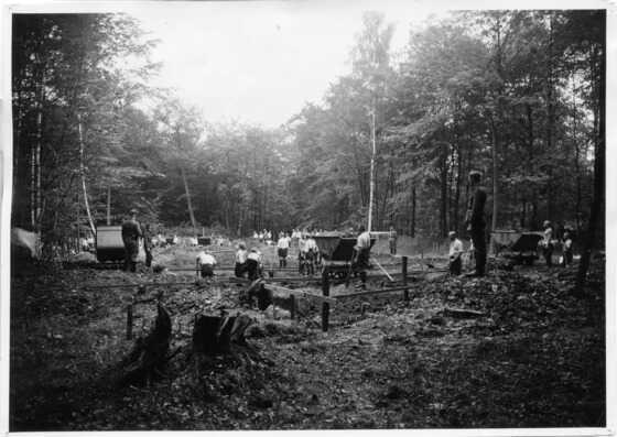 Prisonniers forcés de construire le camp de Buchenwald en 1937