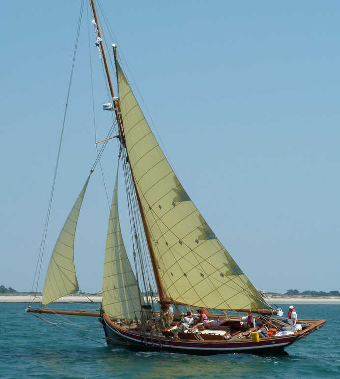 Le  <i>Saint-Michel II</i>  sous voiles