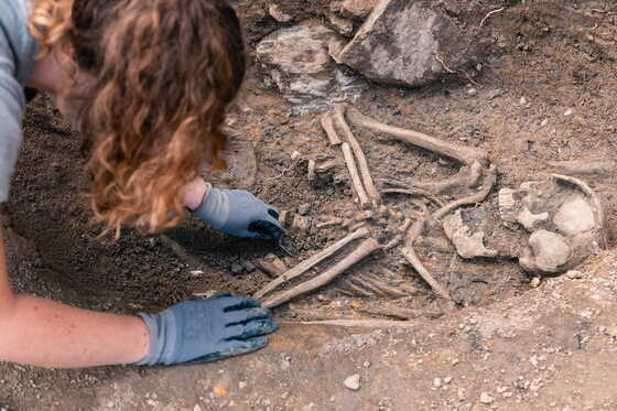 Fouille archéologique dans la cour de l’ancien presbytère du Vieux-Doulon