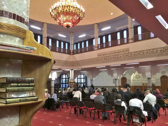 Salle de prière de la mosquée Assalam