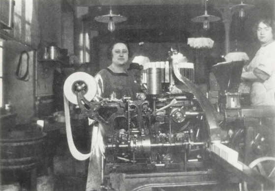Personnel de la Manufacture des Tabacs sur son lieu de travail