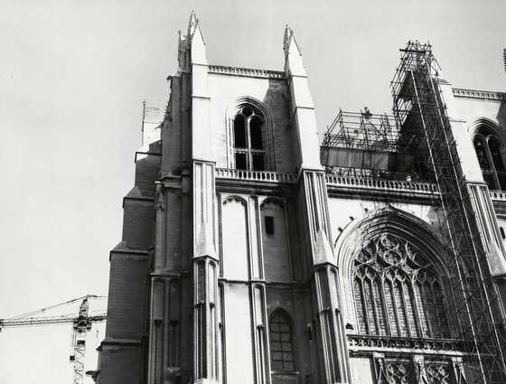 Travaux sur la toiture de la cathédrale de Nantes, années 1970