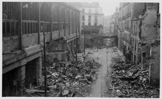 La rue de l’Arche-Sèche après les bombardements de septembre 1943
