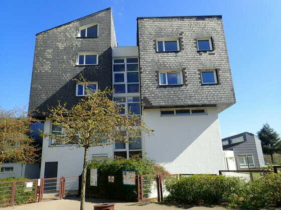 Bâtiment d’entrée du groupe scolaire Louise Michel