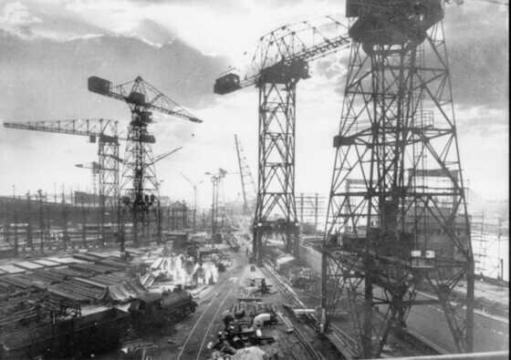 Grues des chantiers navals