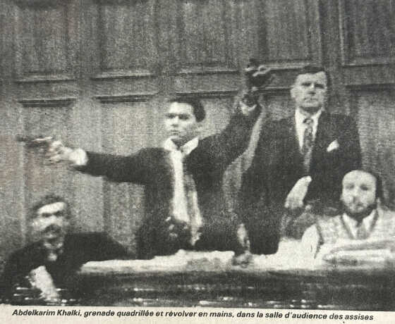 Abdelkarim Khalki dans la salle d’audience lors de la prise d’otages du palais de justice de Nantes, le 19 décembre 1985