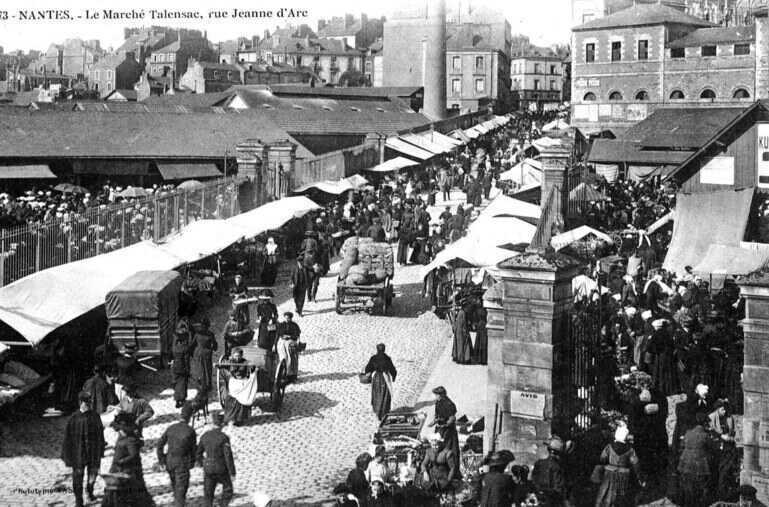 Le marché Talensac, rue Jeanne-d'Arc