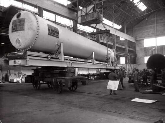 Manutention d’un Hydrolock dans l’atelier Kuhlmann