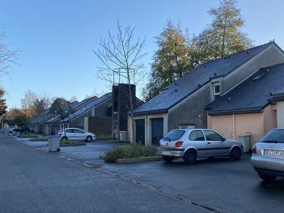Lotissement Praud de 1985 vu depuis l’allée des Tamariniers